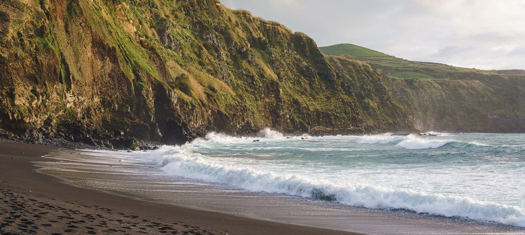 Mosteiros Beach, Sao Miguel, Azoren - Shutterstock